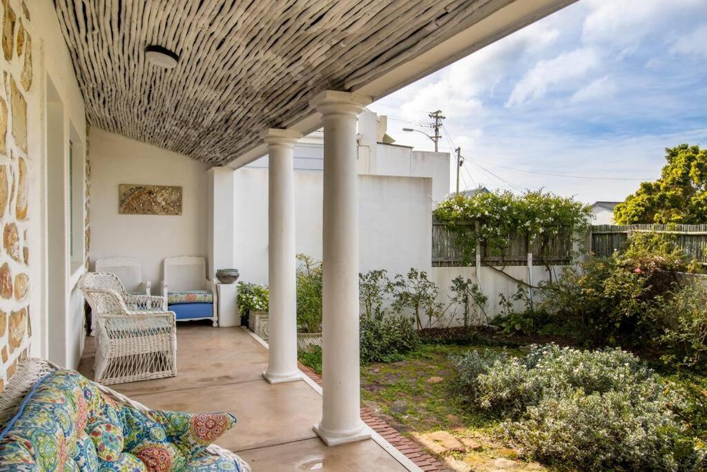 Enchanting Stone-crafted Casa de Férias