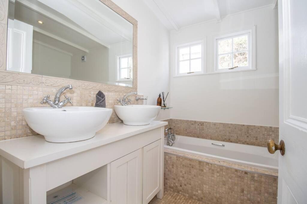 Ferienhaus Enchanting Stone-crafted